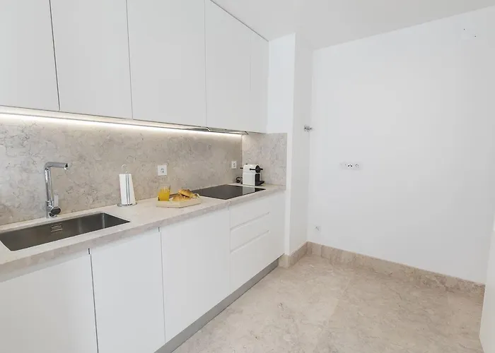 Lovelystay - Chic, Citrus - Private Garden Lizbona