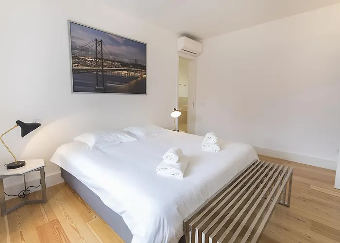 Appartement Lovelystay - Chic, Citrus - Private Garden Lisboa