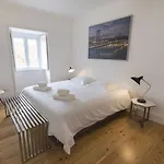 Lovelystay - Chic, Citrus - Private Garden Daire *