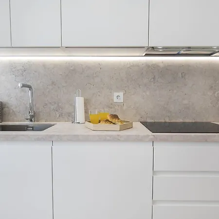 Lovelystay - Chic, Citrus - Private Garden דירה *