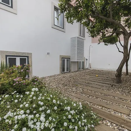 Daire Lovelystay - Chic, Citrus - Private Garden