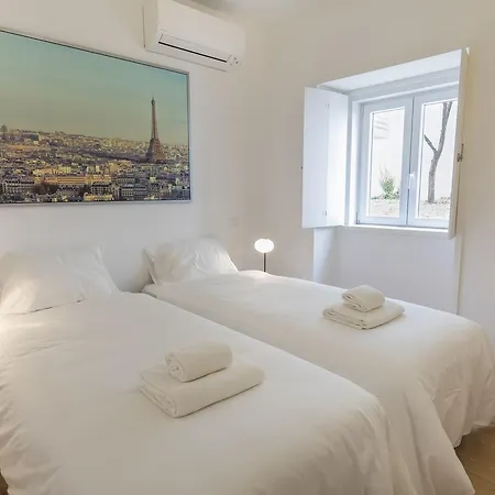 Lovelystay - Chic, Citrus - Private Garden דירה ליסבון
