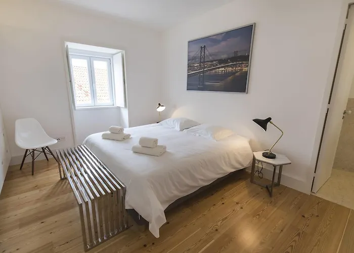 Lovelystay - Chic, Citrus - Private Garden Apartment *